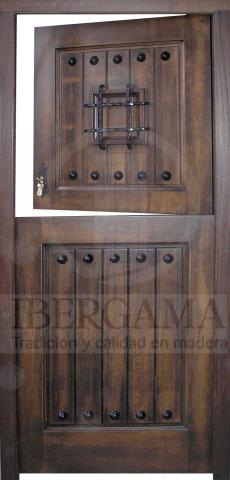 Puerta Rústica Partida de Tablones y Clavos con Ventanuco