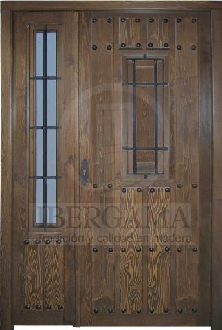 Puerta Rústica Castellana con Fijo y Ventanuco Rejas y Clavos